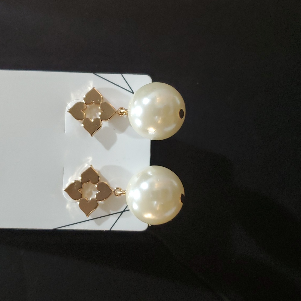 Aldo gold tone four quad hearts and oversized faux pearl ball drop earrings new